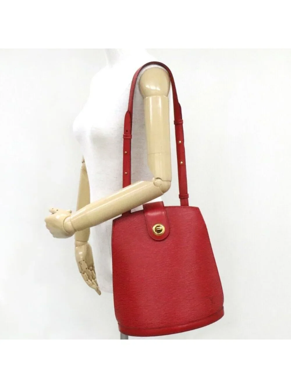 Louis Vuitton Epi Cluny Shoulder Bag Castellian